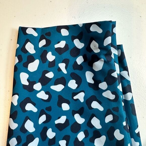 NWT J. Lindeberg Women’s PIA Golf Ankle Pants Moroccan Blue Animal Print Size 26 - Picture 9 of 11